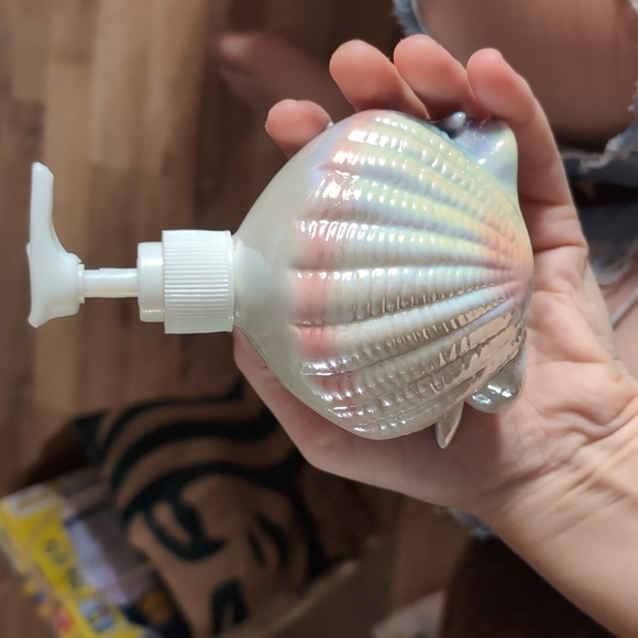 Dolphin soap dispenser - Picture 2 of 2